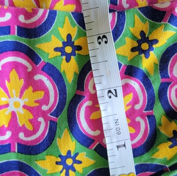 Trina Turk Vibrant Floral Women's Shorts Size 0 - Picture 7 of 9
